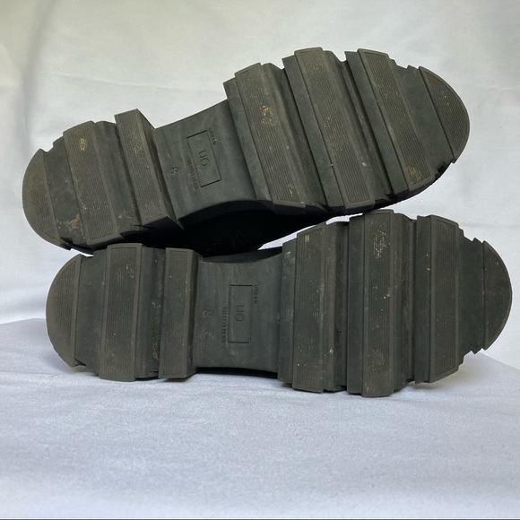 Urban Outfitters Lorenza Black Suede Chelsea Chunky Boots Lug Sole - Picture 7 of 9